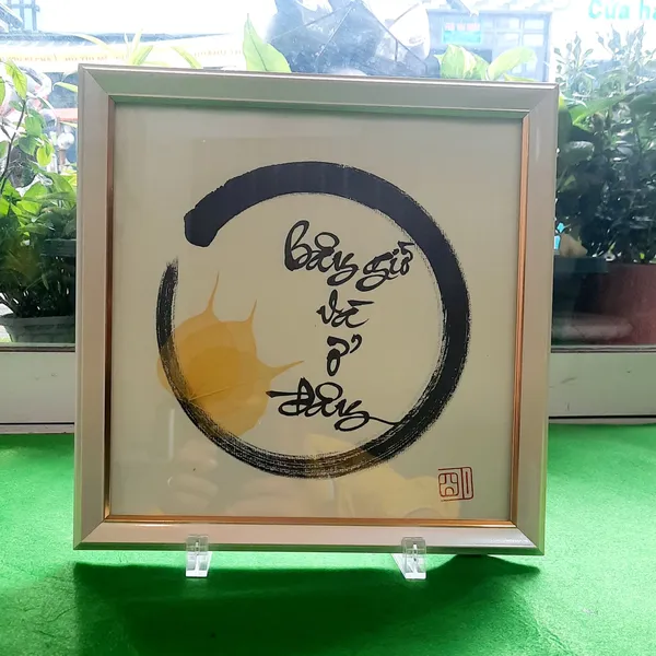 Thư pháp lá bồ đề chữ BÂY GIỜ và Ở ĐÂY 25x25 cm