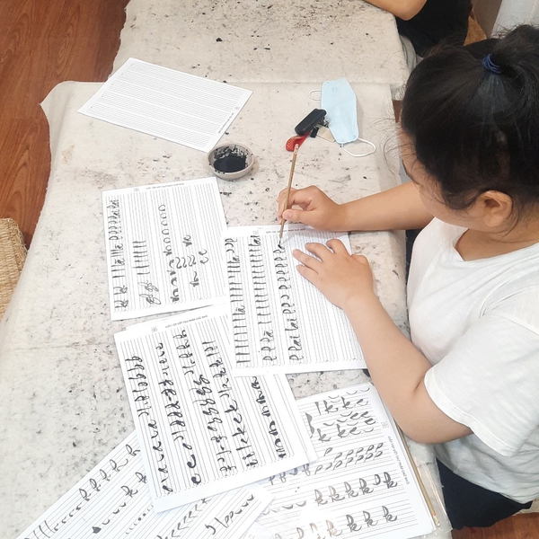 LỚP HỌC THƯ PHÁP TRỰC TIẾP TIỂU TỰ CHỮ NHỎ