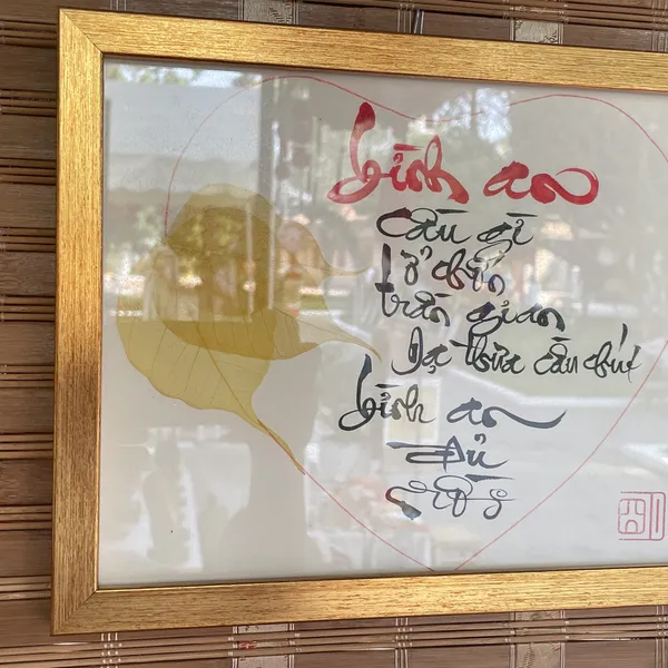 Thư pháp lá bồ đề chữ BÌNH AN