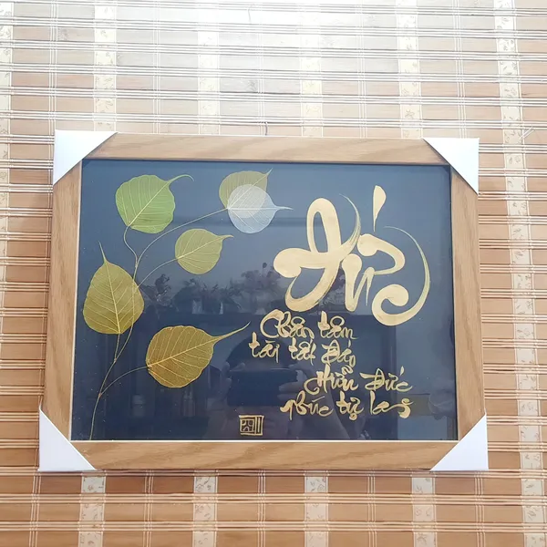Thư pháp lá bồ đề chữ ĐỨC