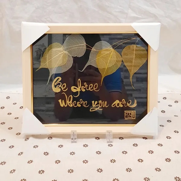 Thư pháp lá bồ đề BE FREE WHERE YOU ARE