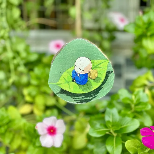 Miếng gỗ người vô sự hình chú tiểu trang trí Uống Trà để bàn treo 8-10cm-CHỮ OM