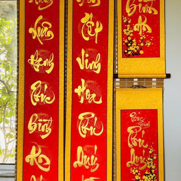 Liễn câu đối 7 chữ nền đỏ  VÀO CỬA PHẬT TỪ BI HỶ XẢ