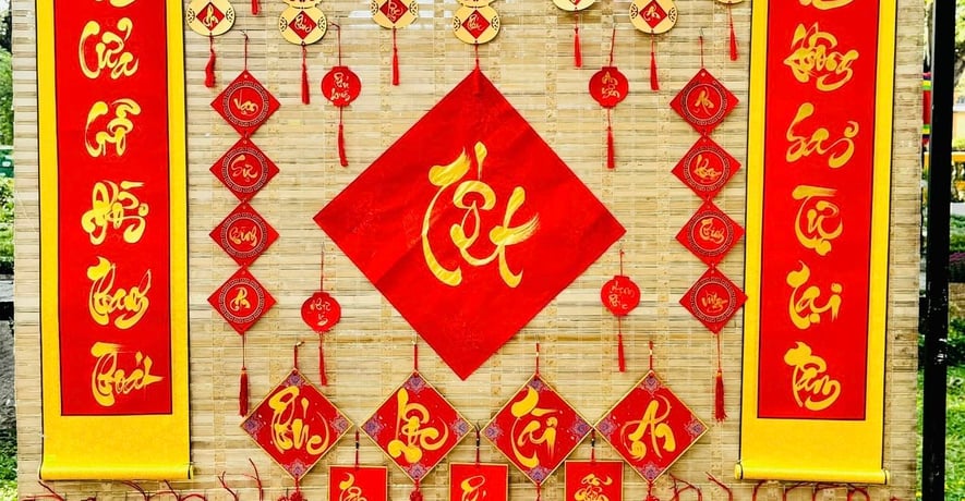 liễn thư pháp