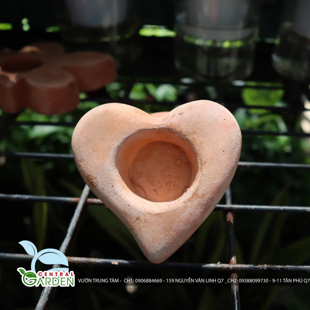 ĐẾ NẾN ĐẤT NUNG HÌNH TRÁI TIM