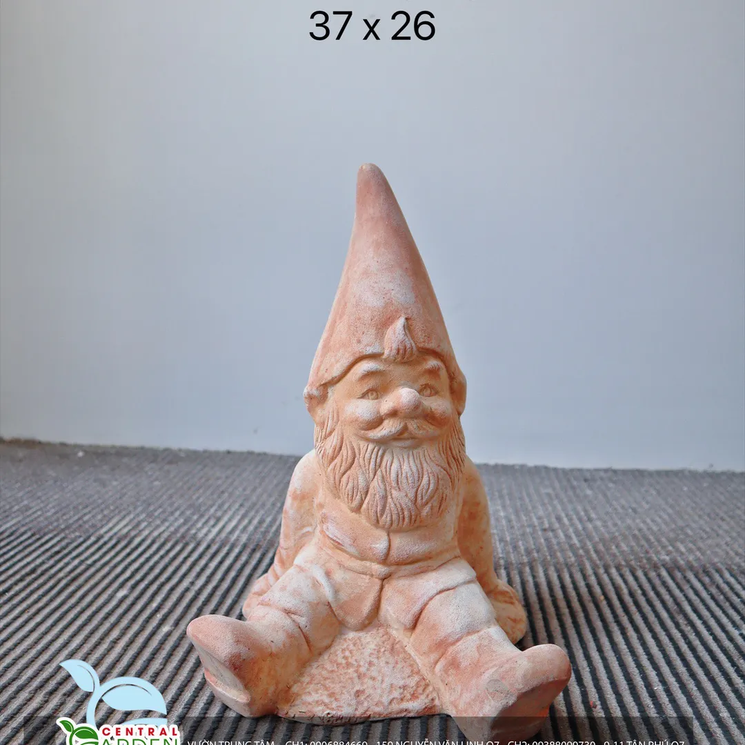 Tượng thần lùn ngồi