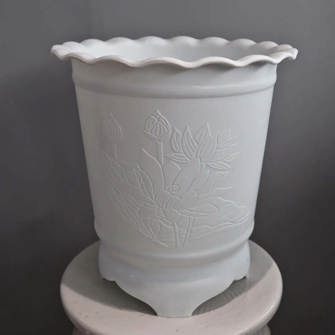 Chậu nhựa sen 3 chân