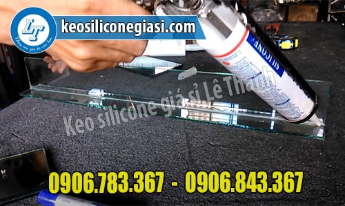 Đưa súng vào vị trí cần sử dụng