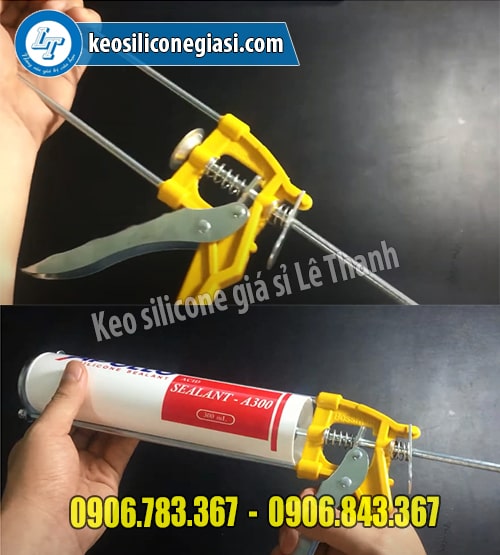 Mở chốt súng đẩy ra sau gắn lọ keo vào