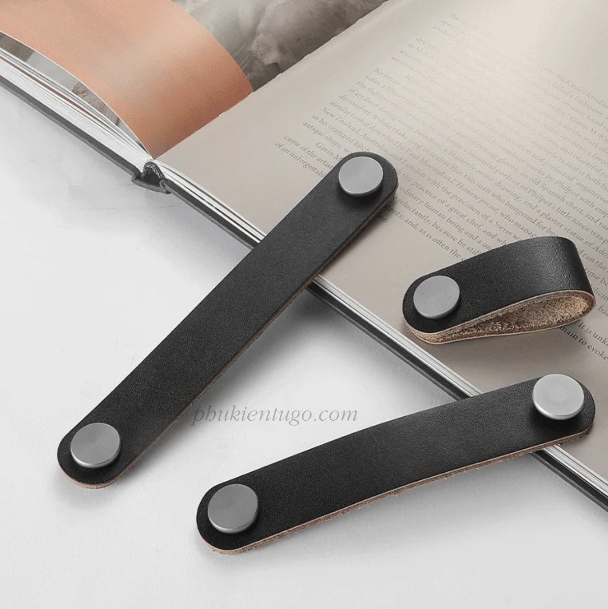 Tay nắm da màu đen TN638V Tay nắm da màu đen TN638V