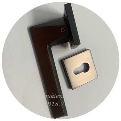 Hình ảnh thực tế - Khóa tay gạt vuông xám đen ML F61 Hình ảnh thực tế - Khóa tay gạt vuông xám đen ML F61