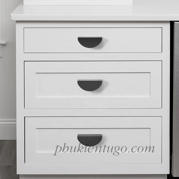 Tay nắm bán nguyệt màu đen Tay nắm bán nguyệt màu đen