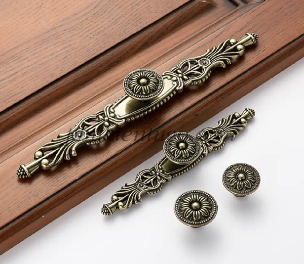 Tay nắm cổ điển cửa tủ TN8252 Tay nắm cổ điển cửa tủ TN8252