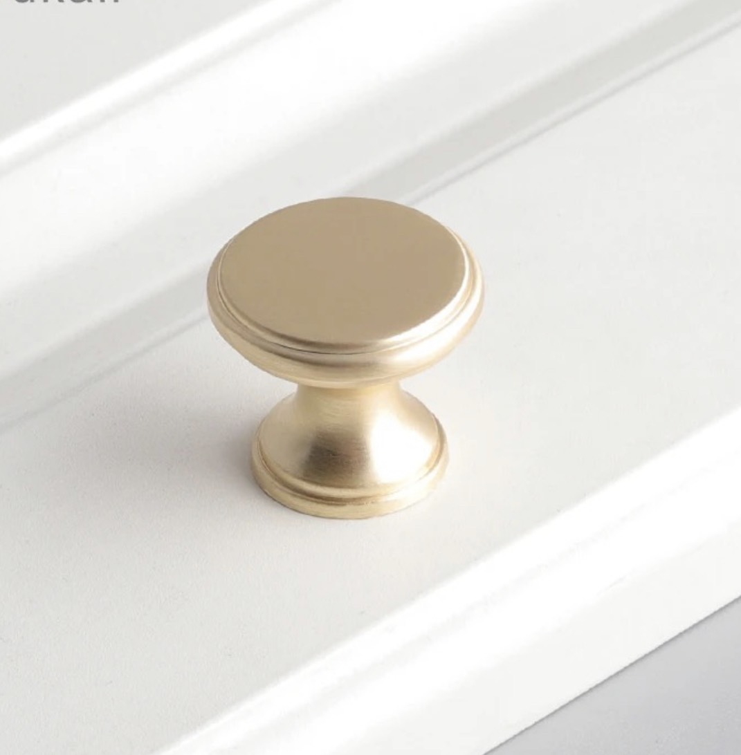 Tay nắm cửa gỗ tròn màu vàng gold mờ TN3576 Tay nắm cửa gỗ tròn màu vàng gold mờ TN3576