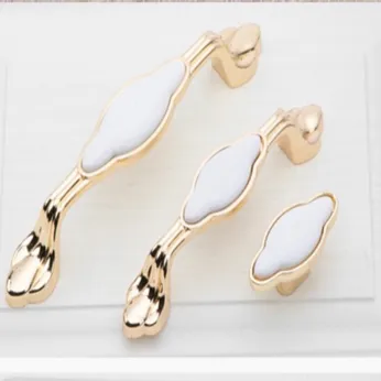 Tay nắm cổ điển bằng sứ TN1150-96