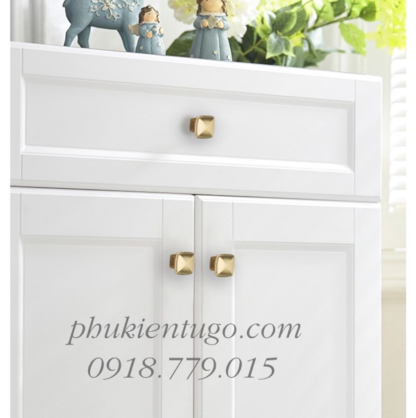 Tay nắm cửa tủ vuông màu vàng gold Tay nắm cửa tủ vuông màu vàng gold