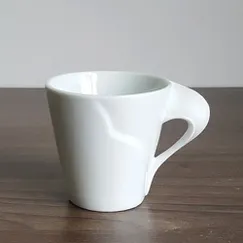 Ly sứ uống trà quai xoắn 150ml