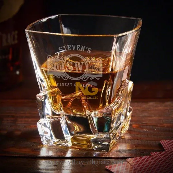 Ly uống rượu đế dày với ly thủy tinh thông thường – Chọn loại nào cho không gian cao cấp?