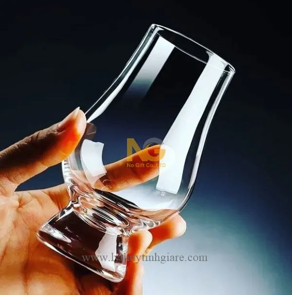 Ly rượu khổng lồ - Vì sao các nhà hàng và thương hiệu rượu lại săn tìm?