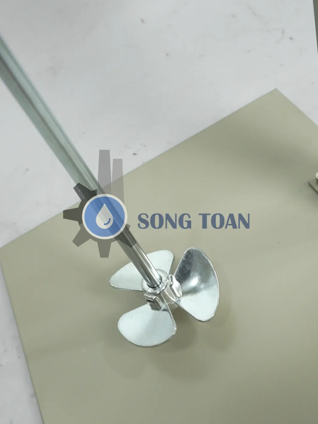 máy khuấy nâng hạ cơ