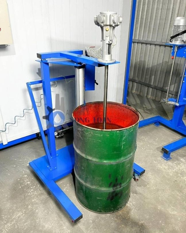 Máy khuấy hóa chất thùng phuy 200L dùng hơi khí nén động cơ khí nén 1HP