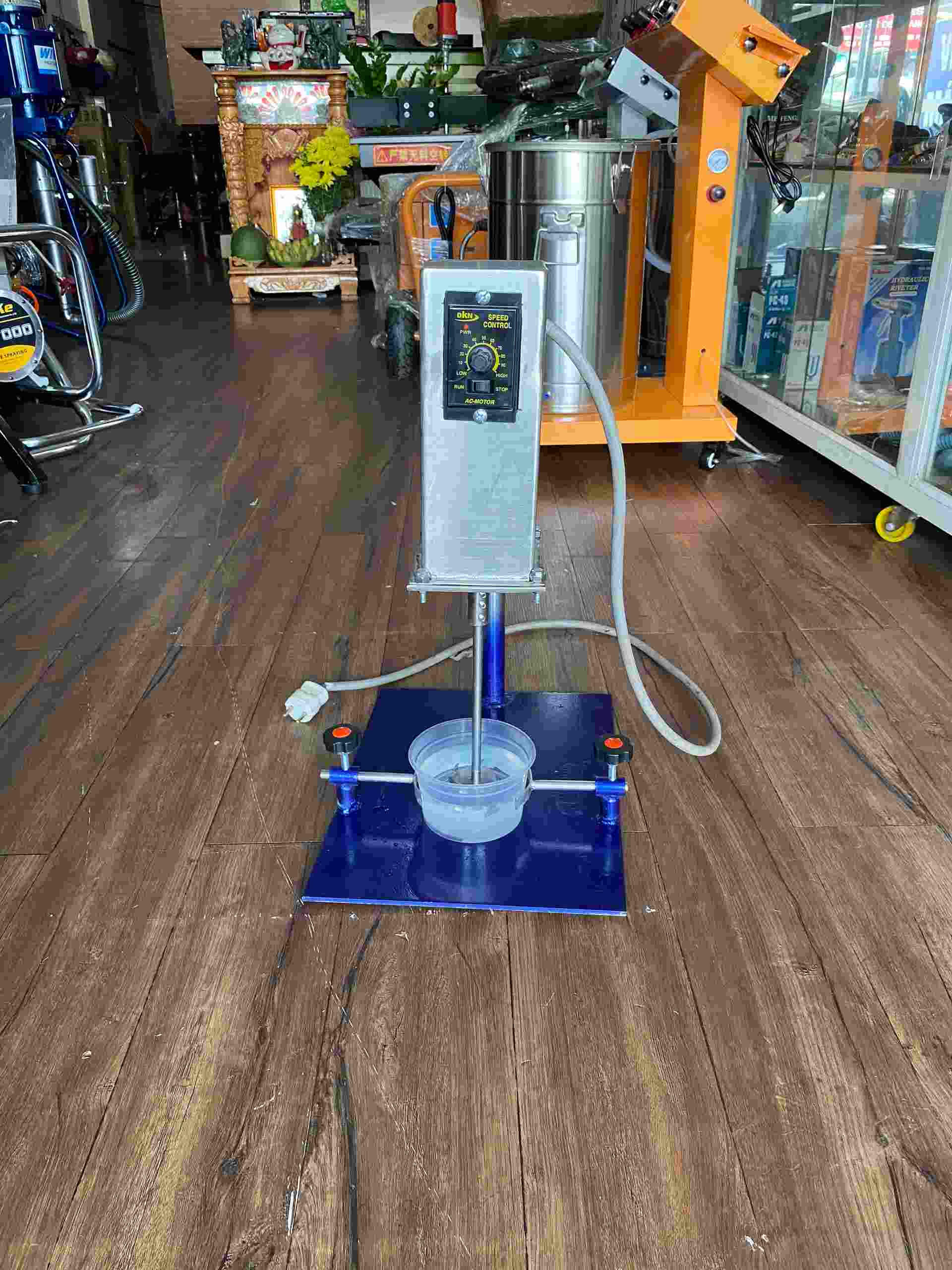 may khuay phong thi nghiem song toan