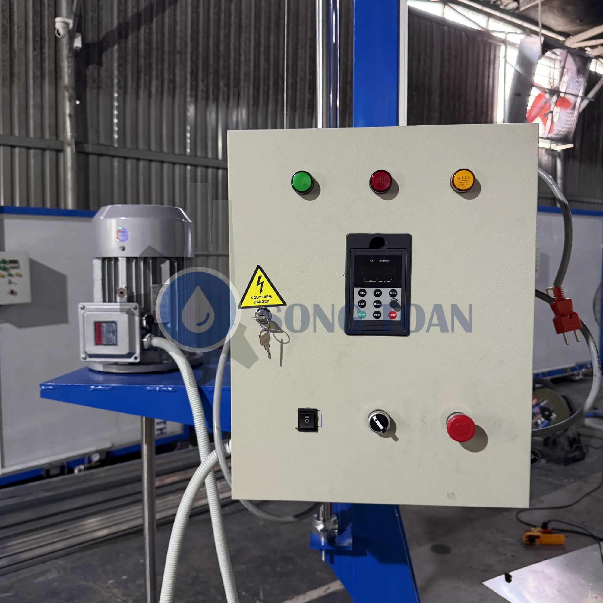 máy khuấy sơn 200 lít 5.5HP