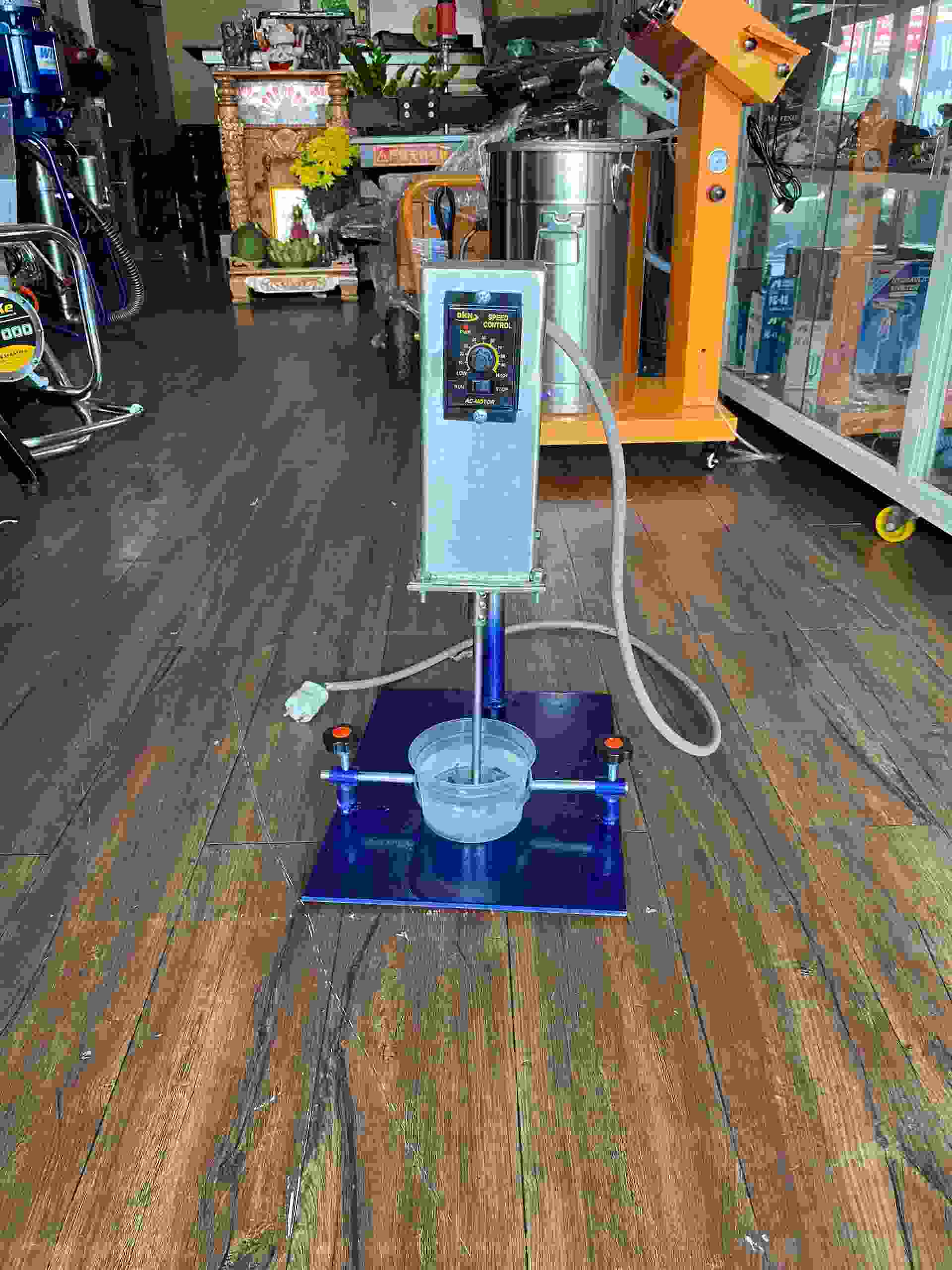 may khuay thi nghiem song toan