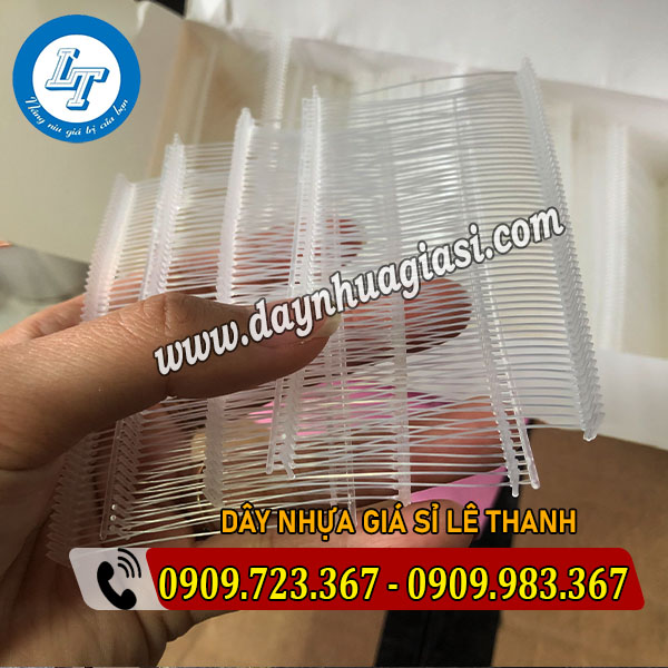 DÂY TREO NHÃN MÁC, THẺ BÀI NHỰA BÁN SỈ THEO HỘP dây treo nhãn mác sử dụng máy