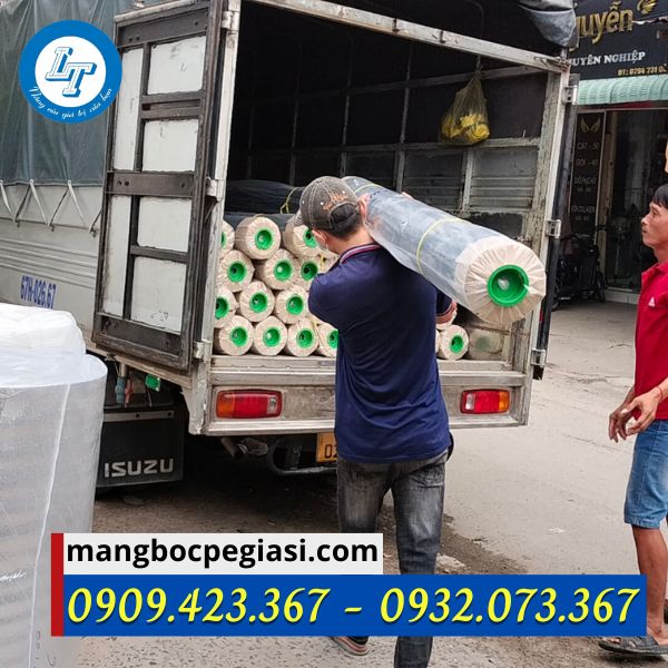 Giao màng phủ nông nghiệp cho khách Giao màng phủ nông nghiệp cho khách