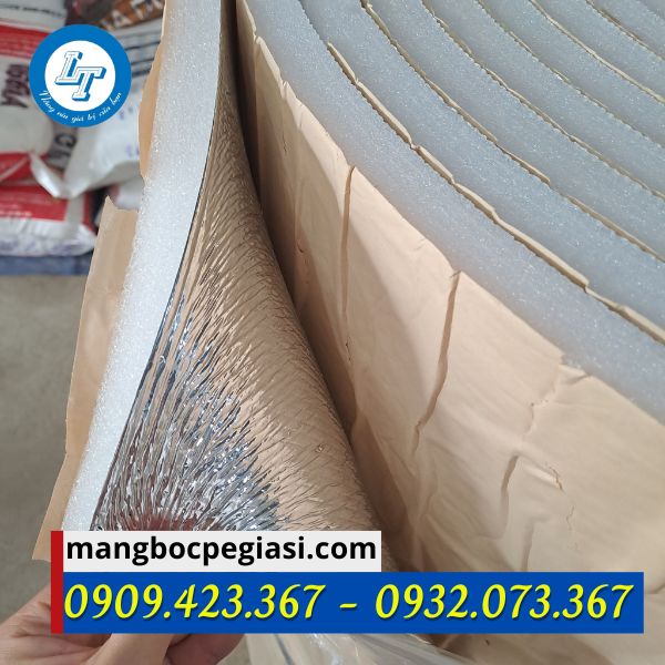 Xốp cách nhiệt có keo dán Xốp cách nhiệt có keo dán