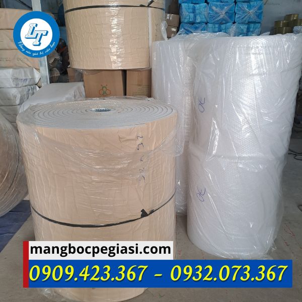 Kho xốp cách nhiệt có keo dán Kho xốp cách nhiệt có keo