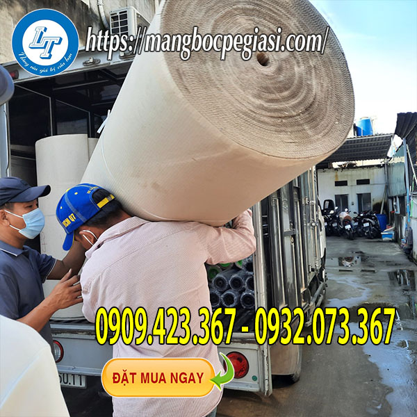 Giao giấy cuộn carton cho khách Giao giấy cuộn carton cho khách