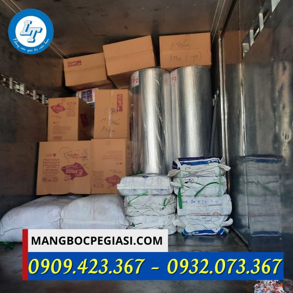 Giao xốp cách nhiệt p2 cho khách Giao xốp cách nhiệt p2 cho khách