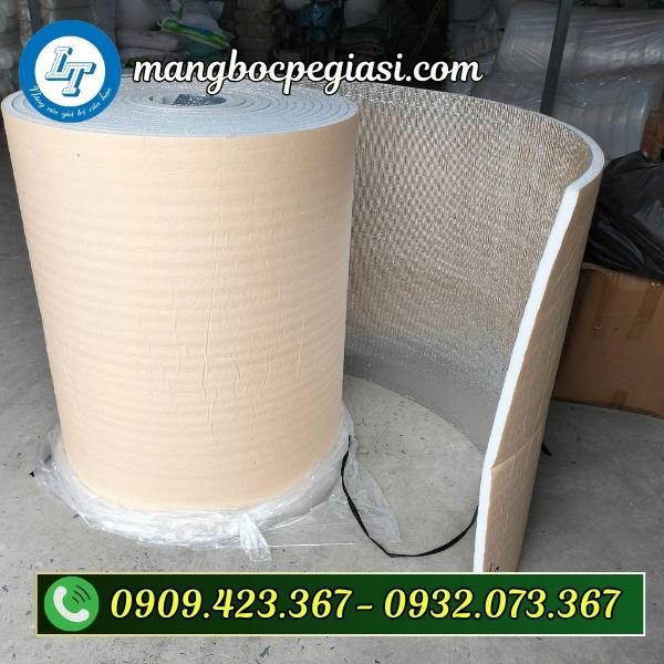 Cuộn xốp cách nhiệt 1 mặt bạc, 1 mặt keo Cuộn xốp cách nhiệt 1 mặt bạc, 1 mặt keo