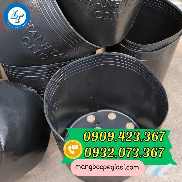 Chậu nhựa màu đen Chậu nhựa màu đỏ