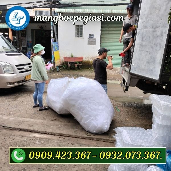 Giao xốp lưới cho khách Giao xốp lưới cho khách