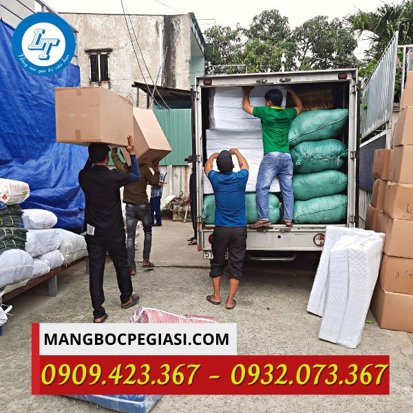 Giao thùng màng ép ly cho khách Giao thùng màng ép ly cho khách