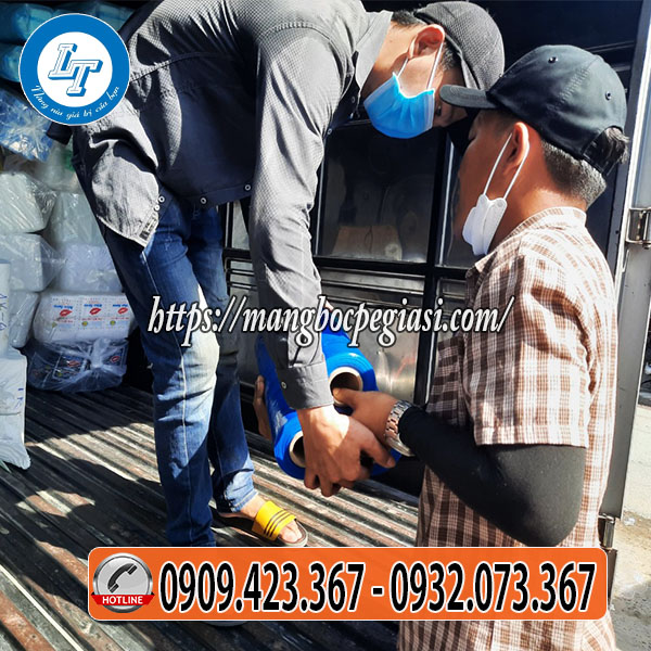 Giao màng pe cho khách Giao màng pe cho khách