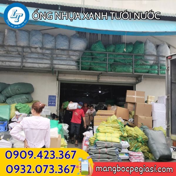 Ống nhựa xanh tưới nước