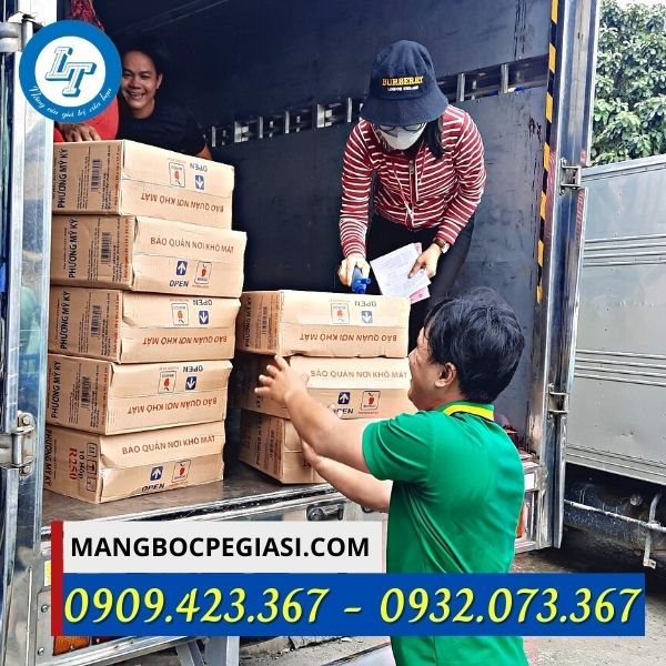 Giao giấy bạc nướng cho khách Giao giấy bạc nướng cho khách