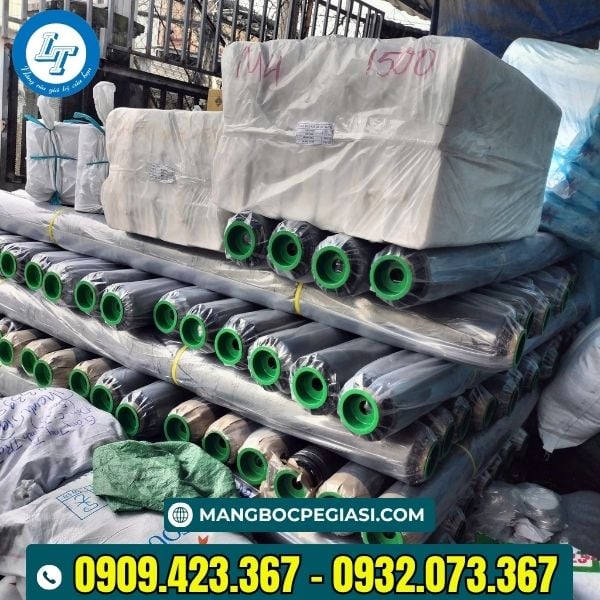 Kho màng phủ đục lỗ giá rẻ Màng phủ đục lỗ trồng cây