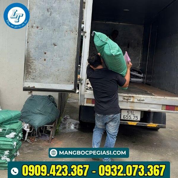 Giao hàng chậu nhựa cho khách Giao hàng chậu nhựa cho khách