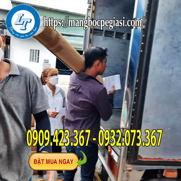 Giao cuộn màng bảo vệ bề cho khách TPHCM Giao cuộn màng bảo vệ bề cho khách TPHCM