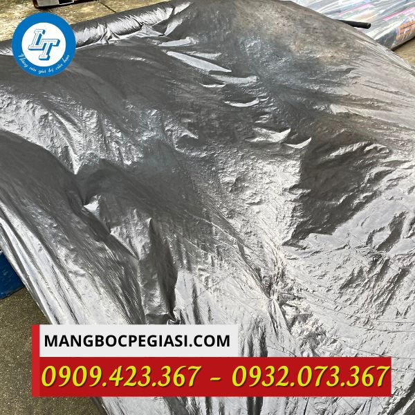 Màng nilon lót sàn bê tông màu đen 14mic Màng nilon lót sàn bê tông màu đen 14mic