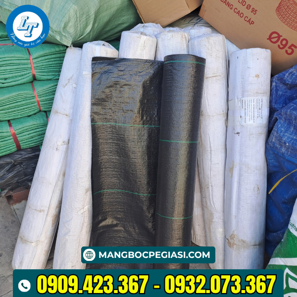 Cuộn bạt phủ cỏ 2mx50m Cuộn bạt phủ cỏ 2mx50m