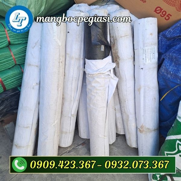Bạt phủ cỏ màu đen giá sỉ Bạt phủ cỏ màu đen giá sỉ