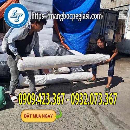 Bạt phủ công trình giao hàng