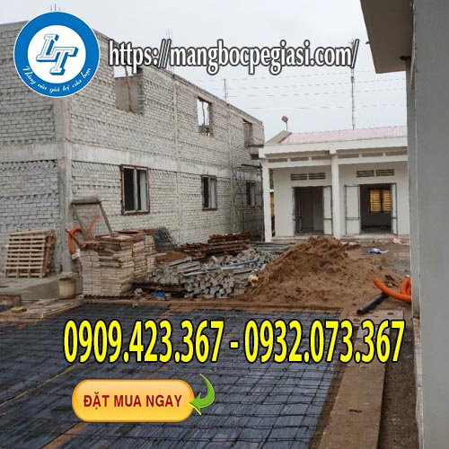 Bạt trải sàn đổ bê tông màu đen Bạt trải sàn đổ bê tông màu đen