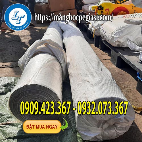 Bạt trải sàn đổ bê tông màu trắng cuộn 50kg Bạt trải sàn đổ bê tông màu trắng cuộn 50kg